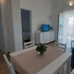S Pogledom
